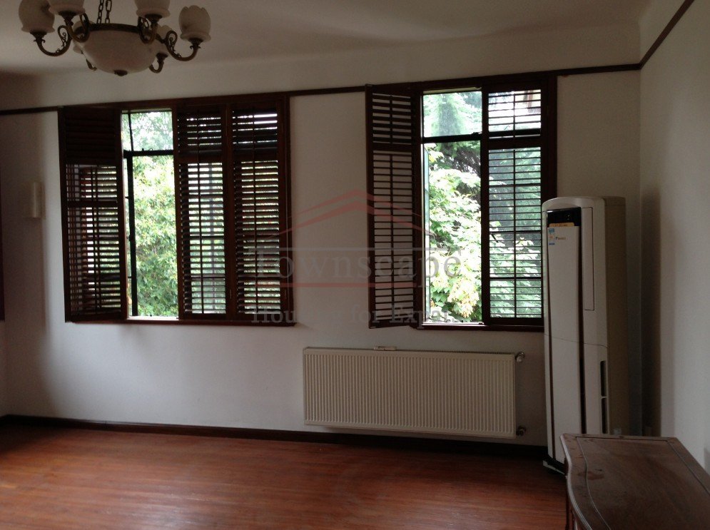 3 BR lane house in Jin'an with terrace