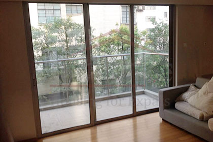 Balcony Nanyang Seasons Court luxury apt with great kitchen
