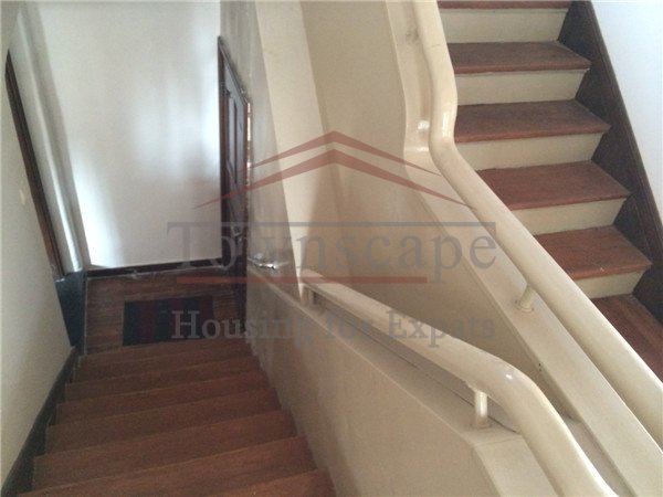 shanghai old house for rent Big sunny old apartment with roof terrace