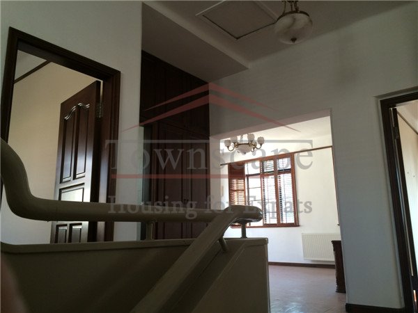 rent apartment in Shanghai Big sunny old apartment with roof terrace