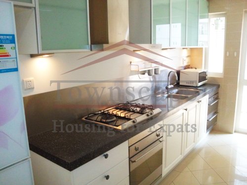  2 BR apartment for rent nean Nanjing west road