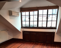 Big unfurnished lane house with wall heating on West Yan an r