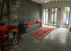Renovated old apartment with terrace for rent in the heart of