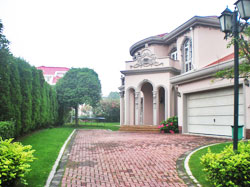 Big villa with garden and garage