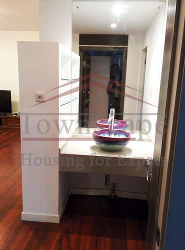 high floor flat rentals in shanghai Bright and renovated apartment for rent near People