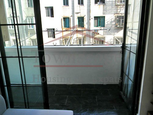 shanghai rentals bright flats Wall heated renovated apartment with balcony in the middle of Shanghai