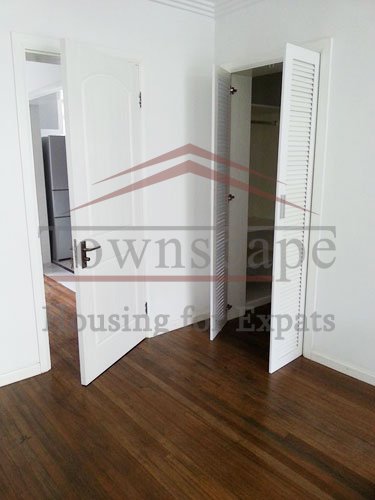 partially furnished flat renting shanghai Apartment with balcony and wall heating for rent on Changle road