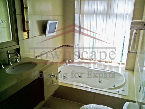 renovated and luxurious apartment for rent Big renovated apartment in Shimao Riviera in Pudong