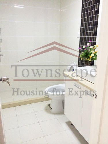 wooden floor apartment in shanghai Fully furnished and renovated apartment for rent near Gubei road