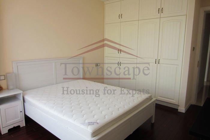 Rent houses in Shanghai Perfect 2BR apartment 2 mins from West Nanjing road line 2