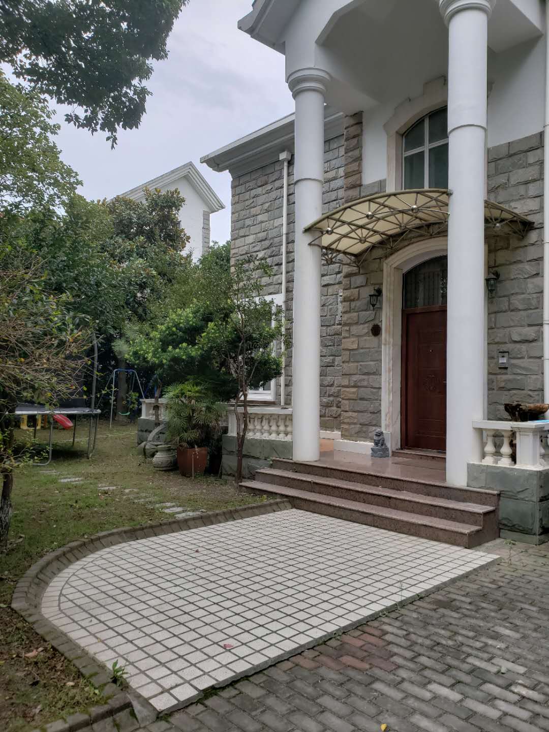  380sqm Villa with 800sqm Garden in Pudong