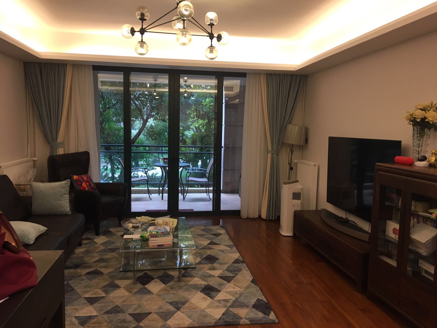 Yanlord-Puxi Renovated Spacious Apartment for Rent in Shangha