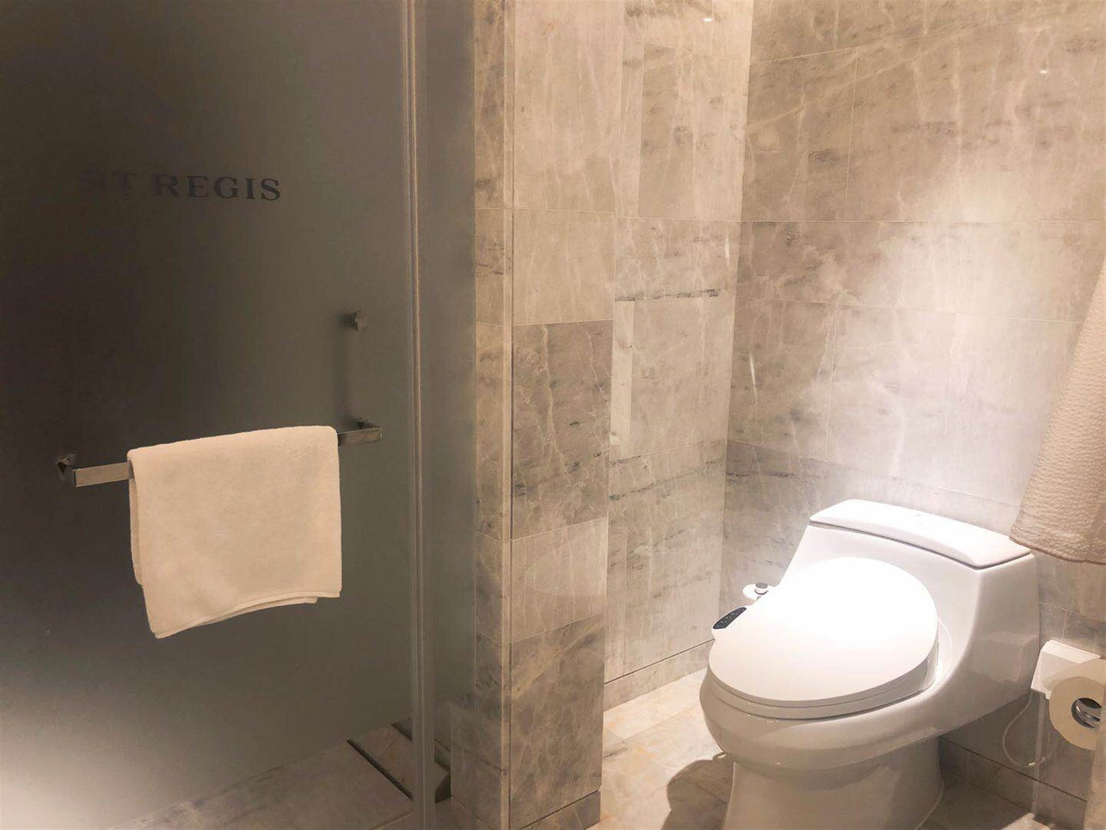 Electric Toilet Top-End Ultra-Lux Service Apartment in Puxi