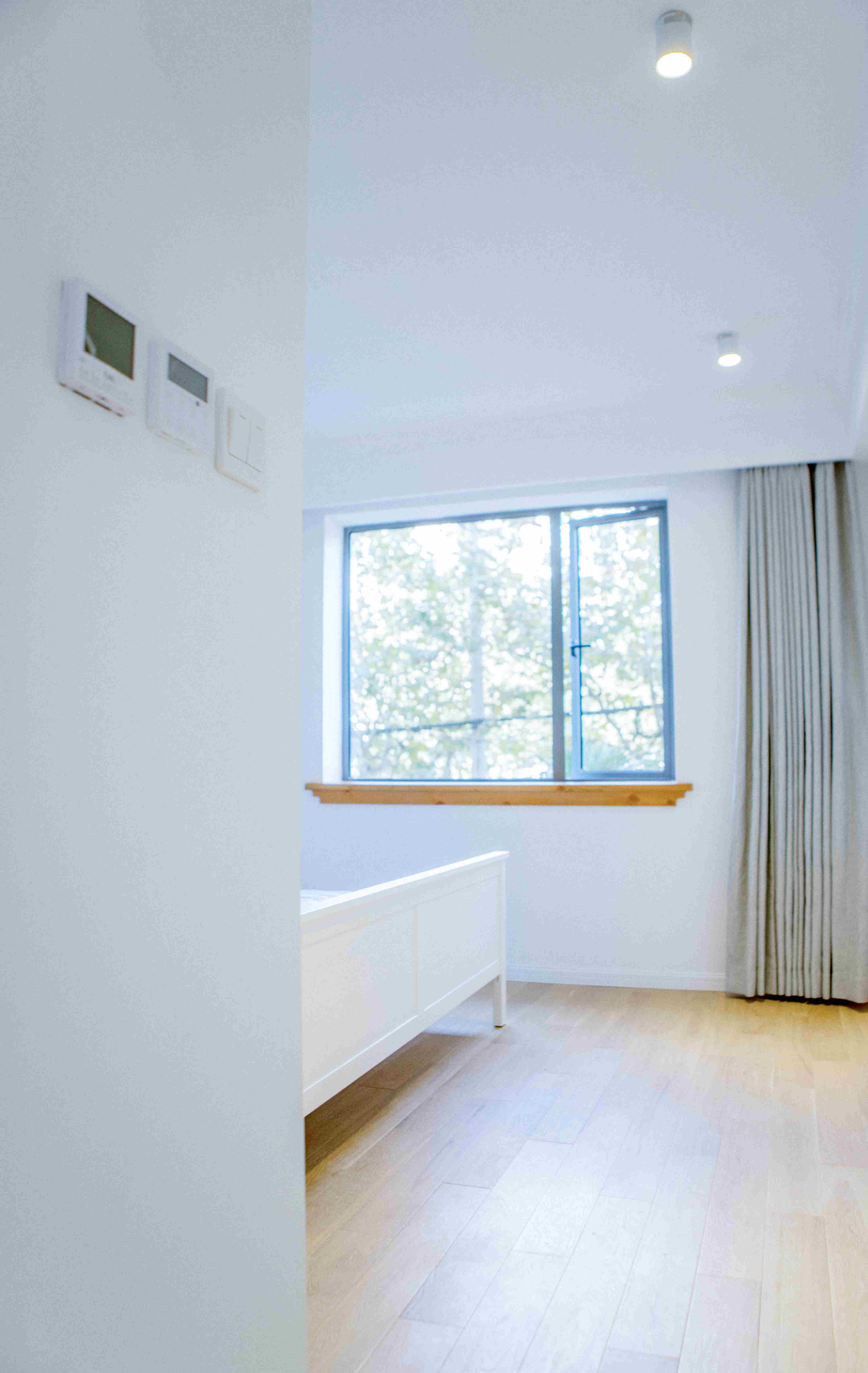 Bright Bedrooms Newly-decorated Modern Bright Spacious 2BR Gubei Apt for rent in Shanghai LN 2/10