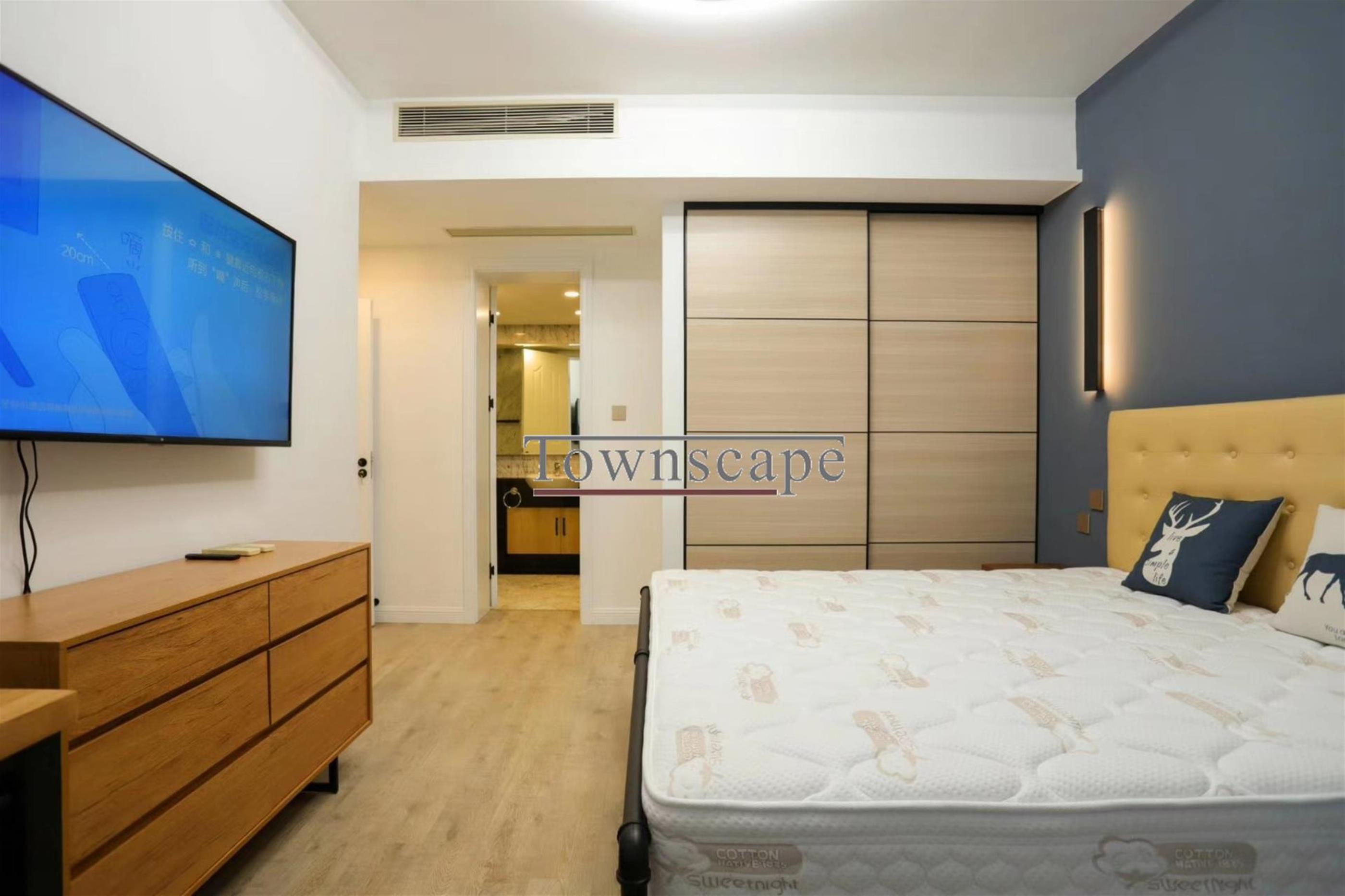 big bedroom Spacious Modern Apt nr LN 2/12/13 in Shanghai’s W Nanjing Rd Area for Rent