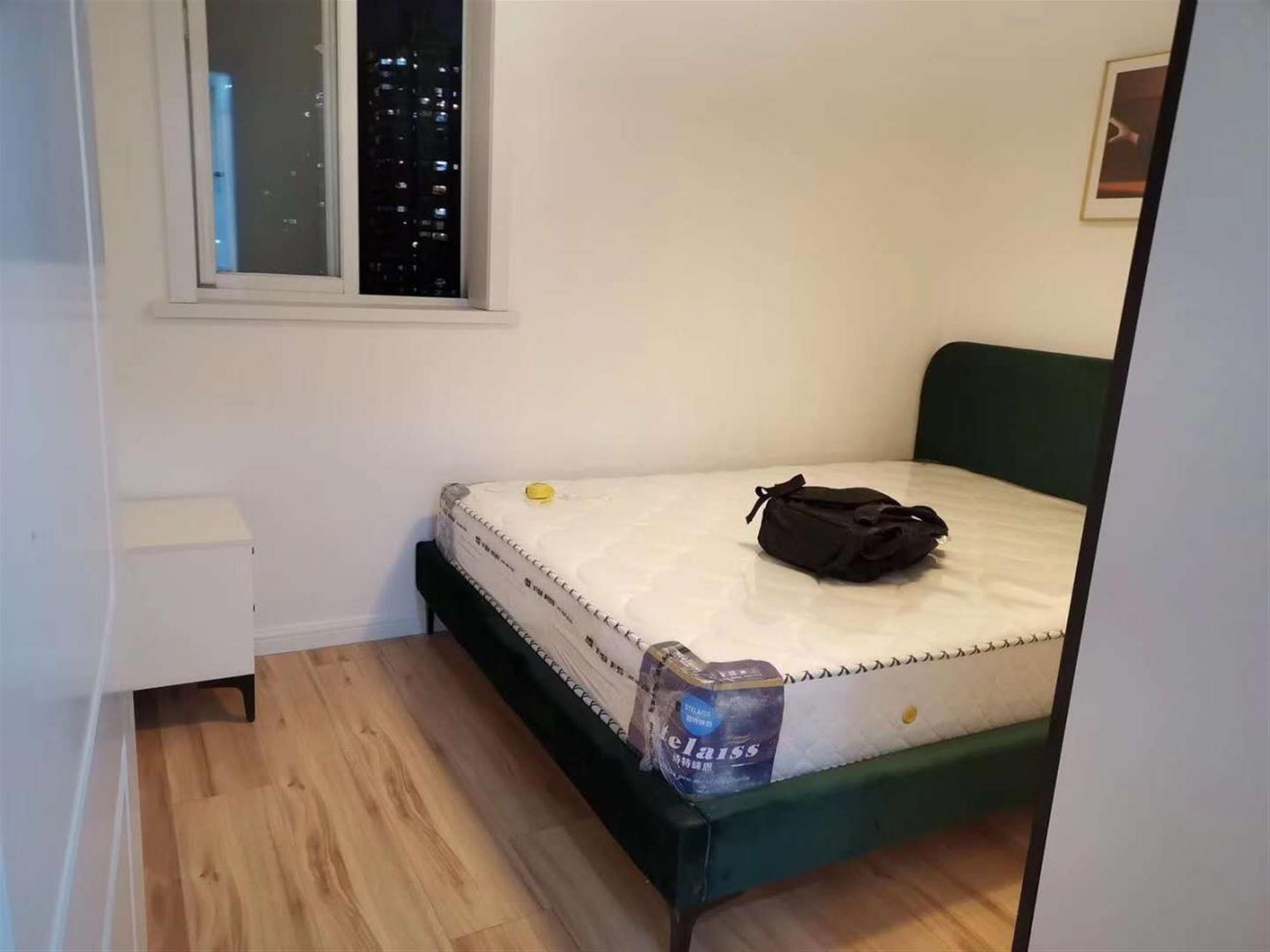 new bed Renovated Bright 2BR Apt Nr LN 1/4 in Shanghai for Rent