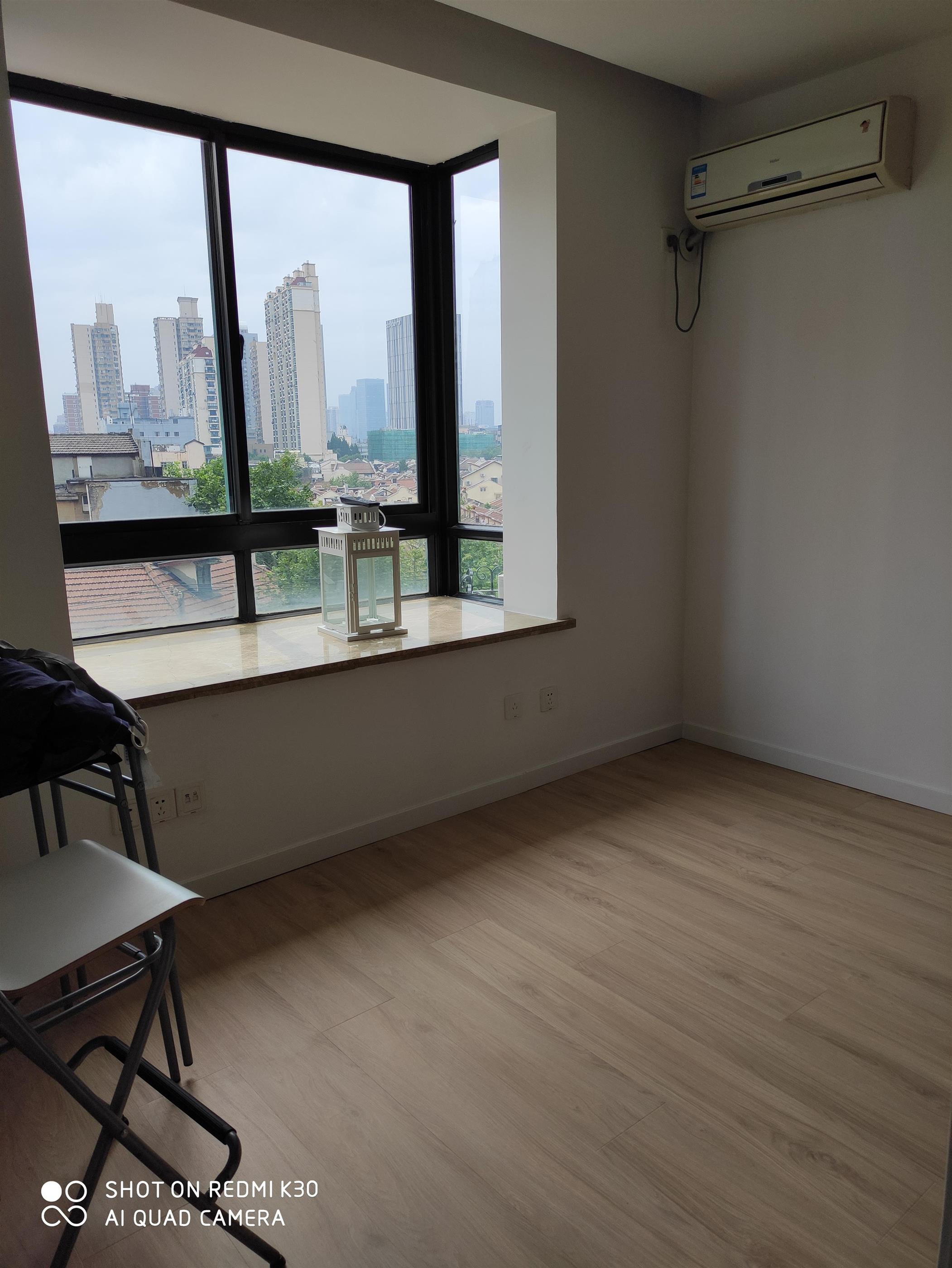 alcove windows Newly Renovated Spacious Convenient 3BR FFC Apartment nr LN 8/9/10/13 for Rent in Shanghai