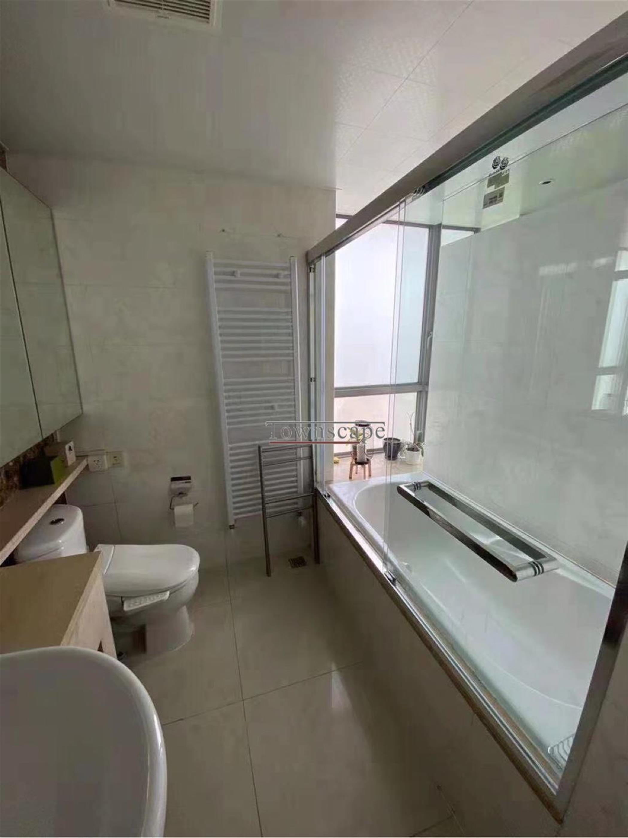 bathtub Fabulous Spacious Le Cite 3BR Apt in the Clouds Nr LN 1/9/11 for Rent in Shanghai’s Xujiahui