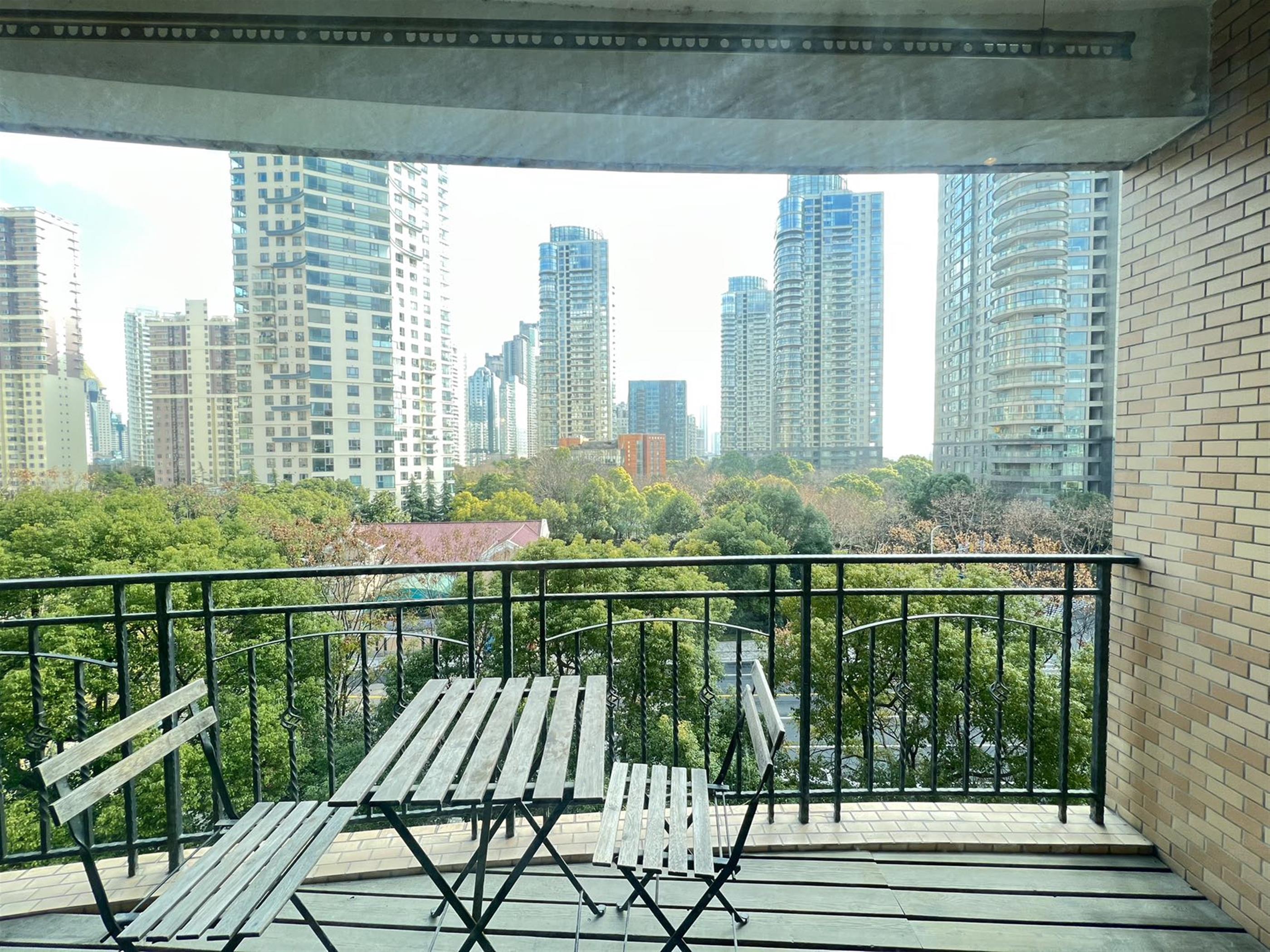 large balcony Spacious Modern 3BR for Rent in Shanghai’s LuJiaZui Yanlord Gardens