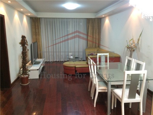 spacious 3BR apartment 1min walking to line2/11 Jiangsu rd