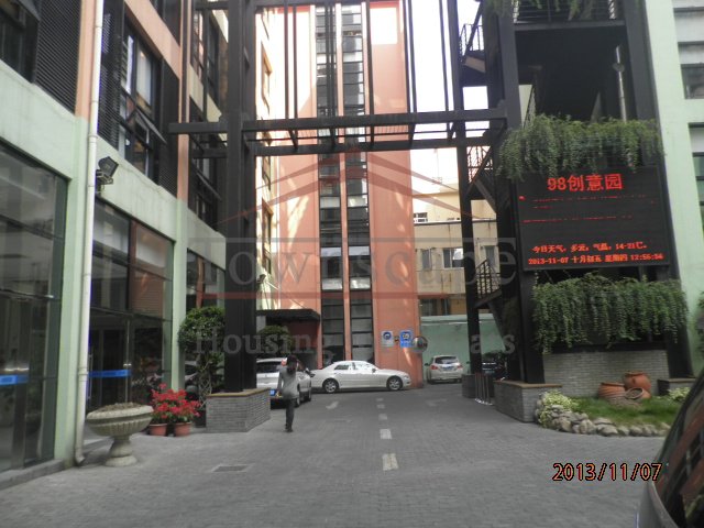 Bright office in creative park,on Yan Ping road