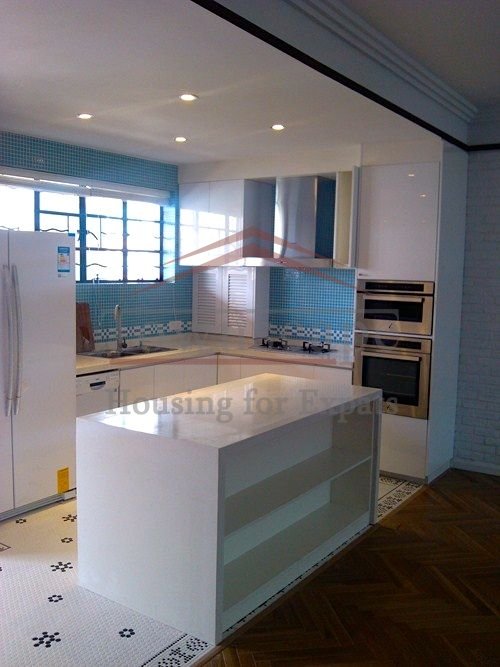 Newly decorated unfurnished apartment on the exclusive Huai H