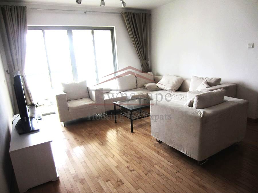 lovely and bright 3 bedroom apartment in Jing'an area