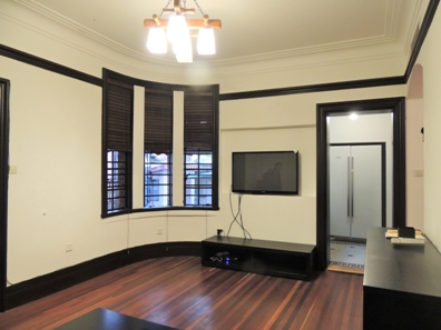 Wonderfully refurbished old apartment in French Concession