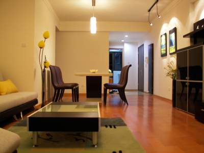 Exemplary three bedroom apartment south of Xintiandi