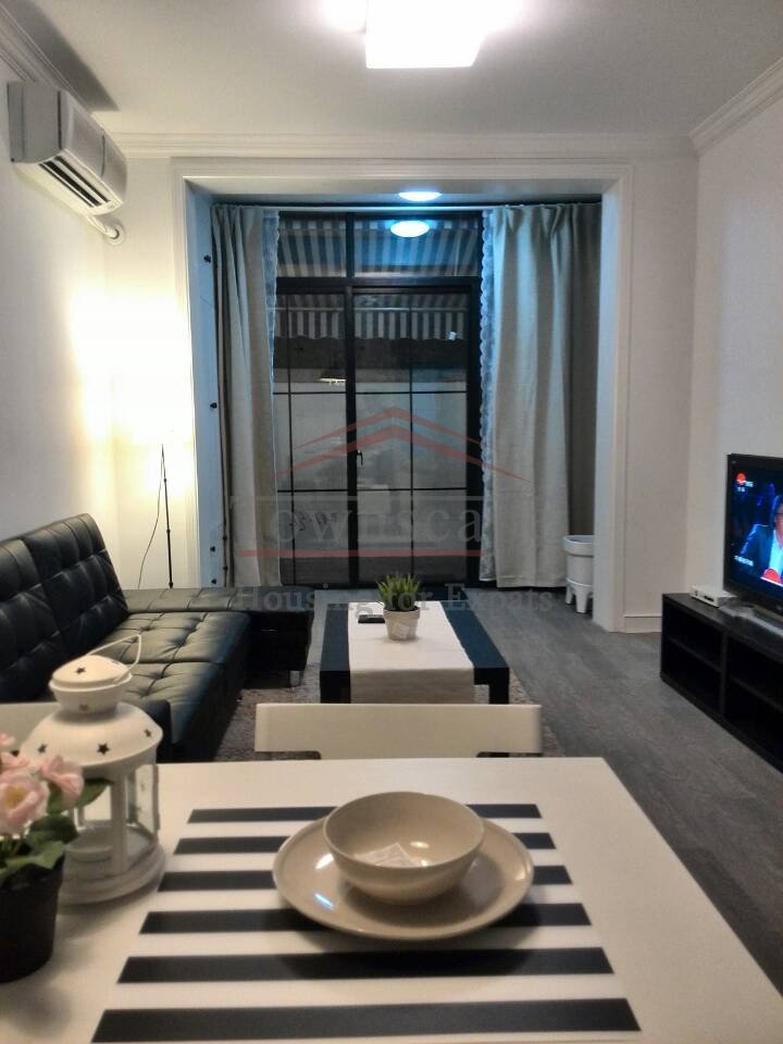 1 BR Yan’an Rd Beautifully renovated Apartment