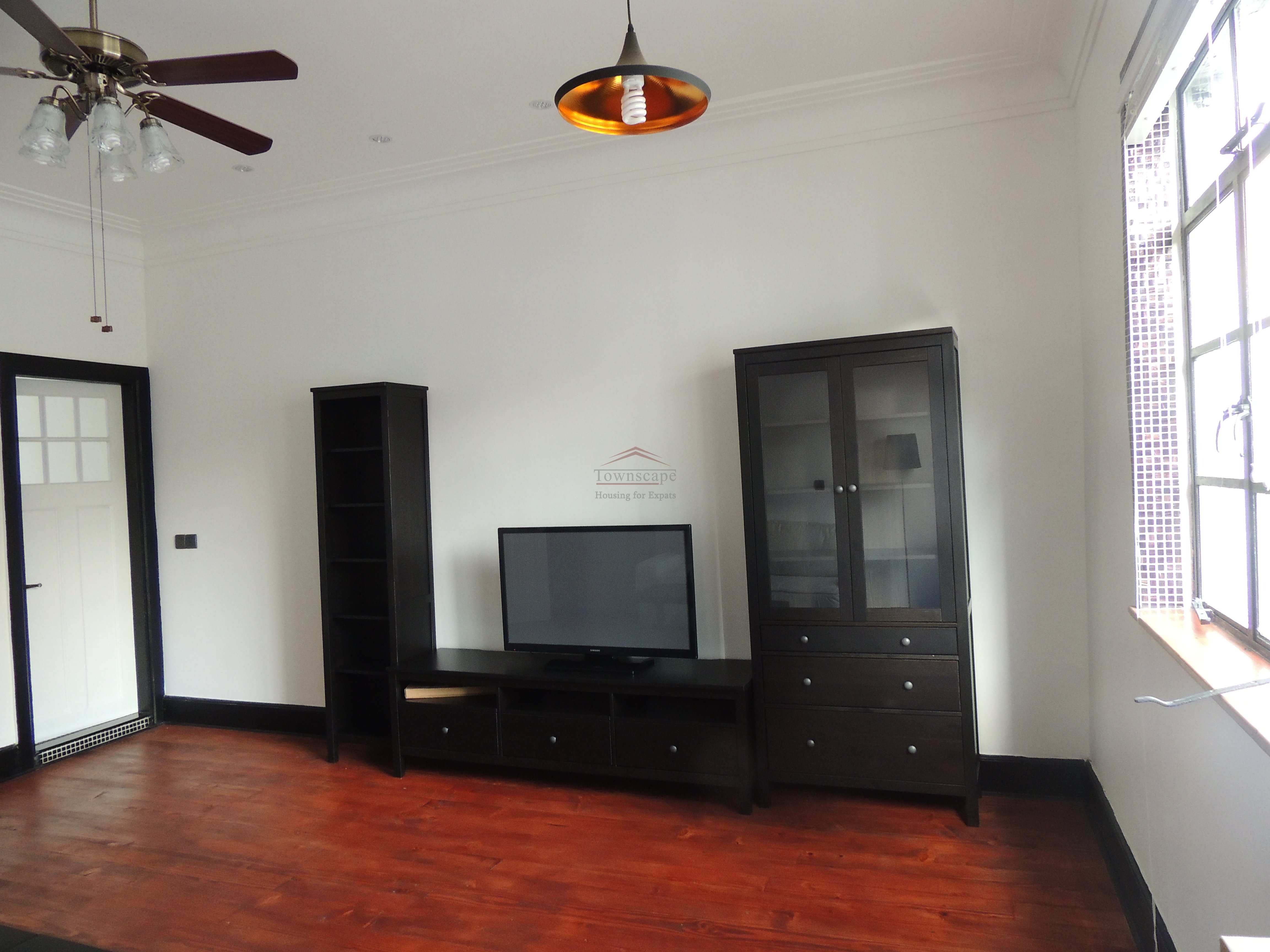 Cosy 2BR lane house close to west Nanjing road line 2