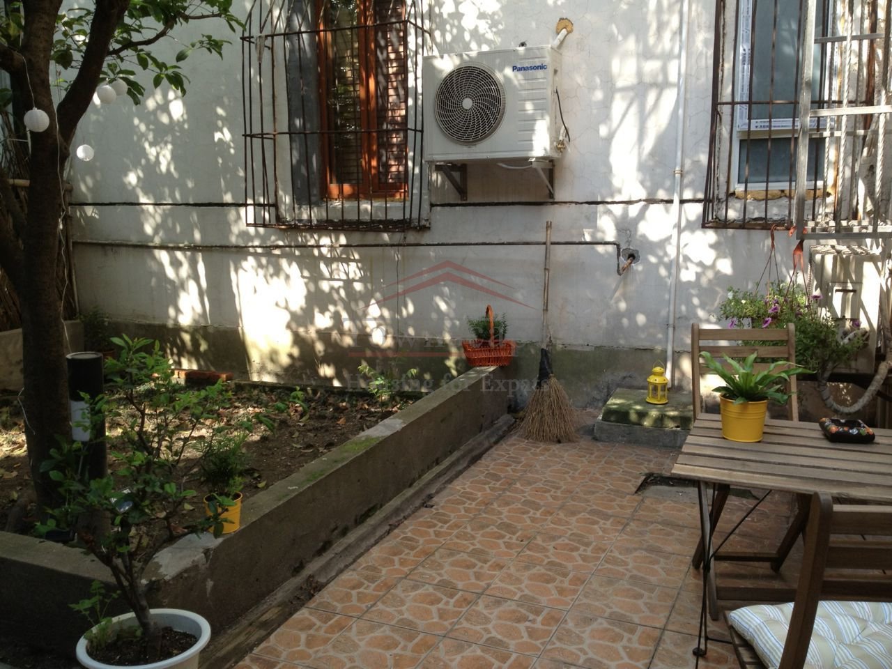 Well Priced 2 Bedroom Lane House w/garden French Concession L