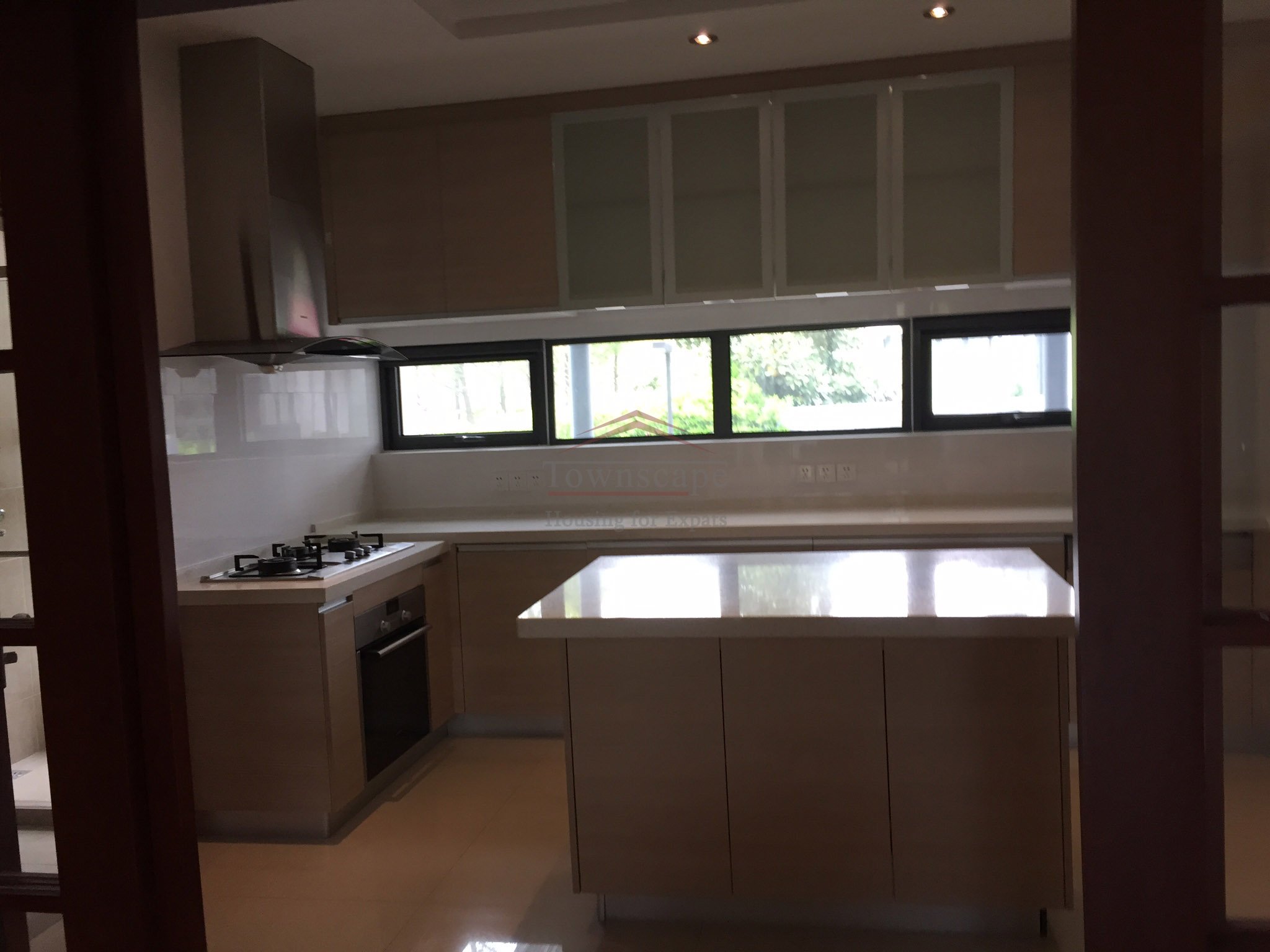 Excellent 3 Bed villa w/ office+garden in Shanghai