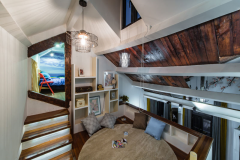 Stunning 1.5BR Old House for creative minds