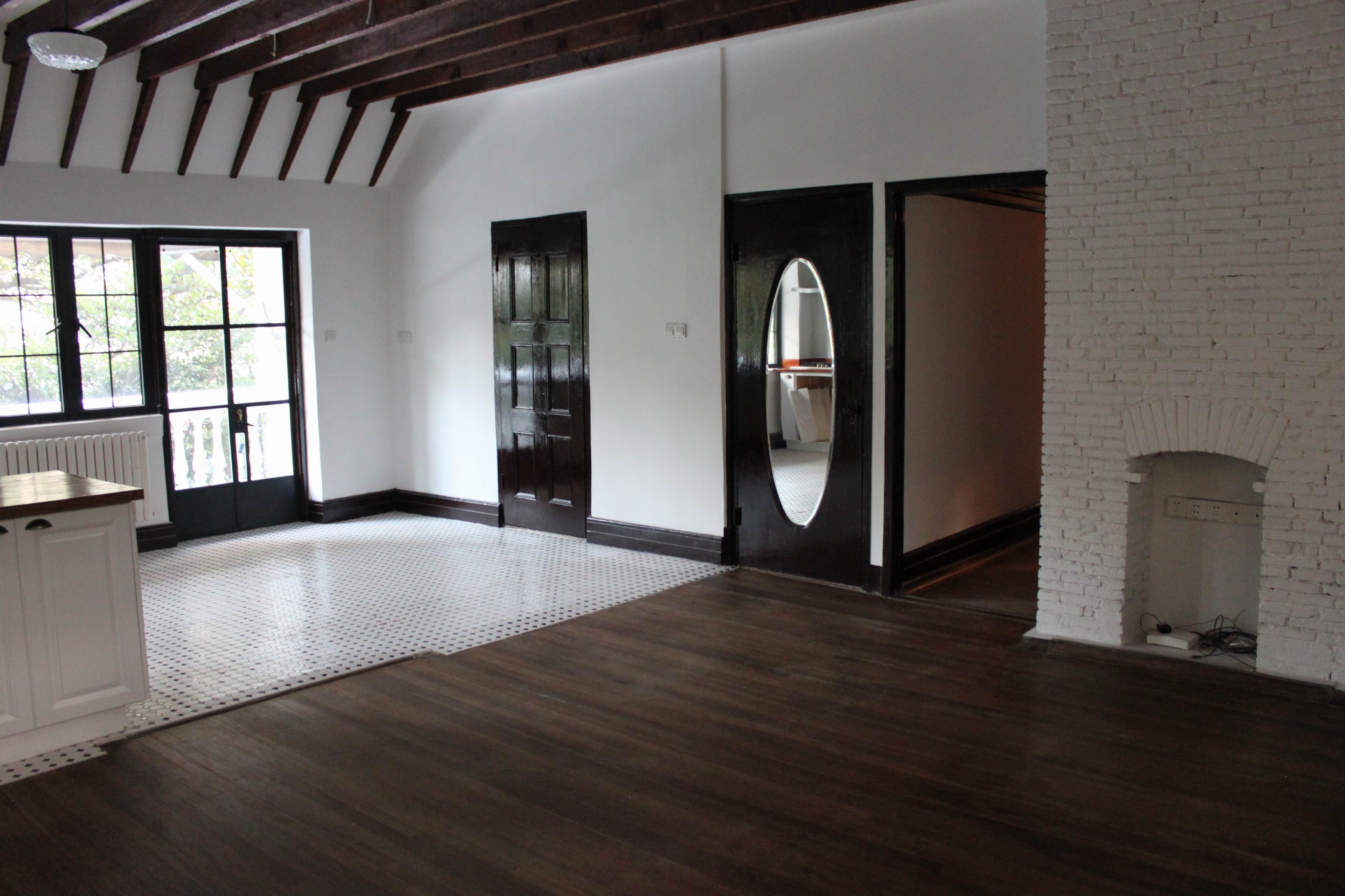 Duplex Apartment in Historic FFC Lane House for Rent in Shang