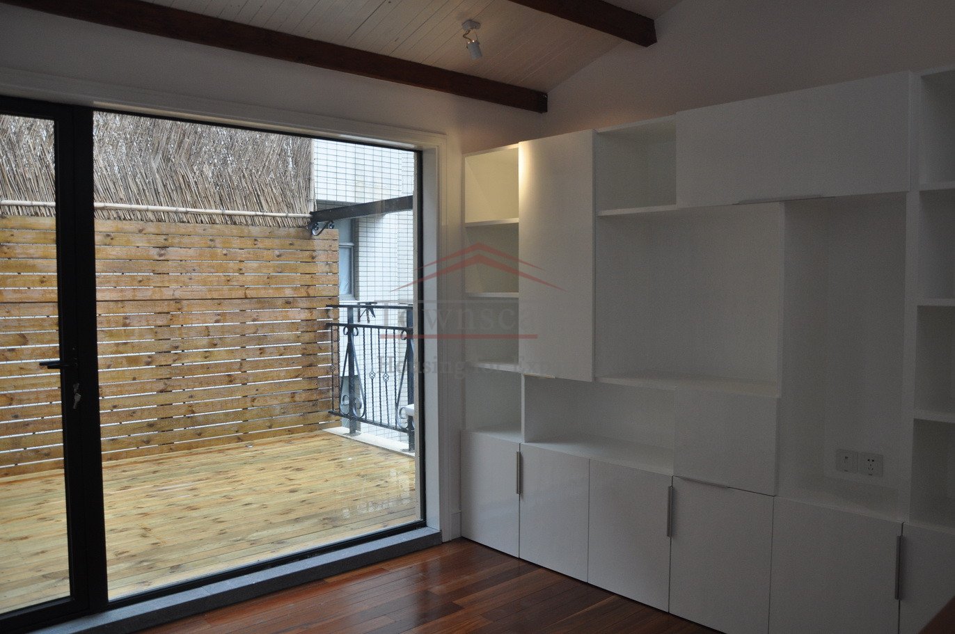  newly renovated duplex lane house with huge terrace and