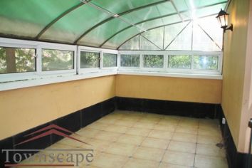  Spacious office with 400sqm and 150 sqm garden Metro 1 minut