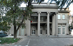  office in a villa with a big garden