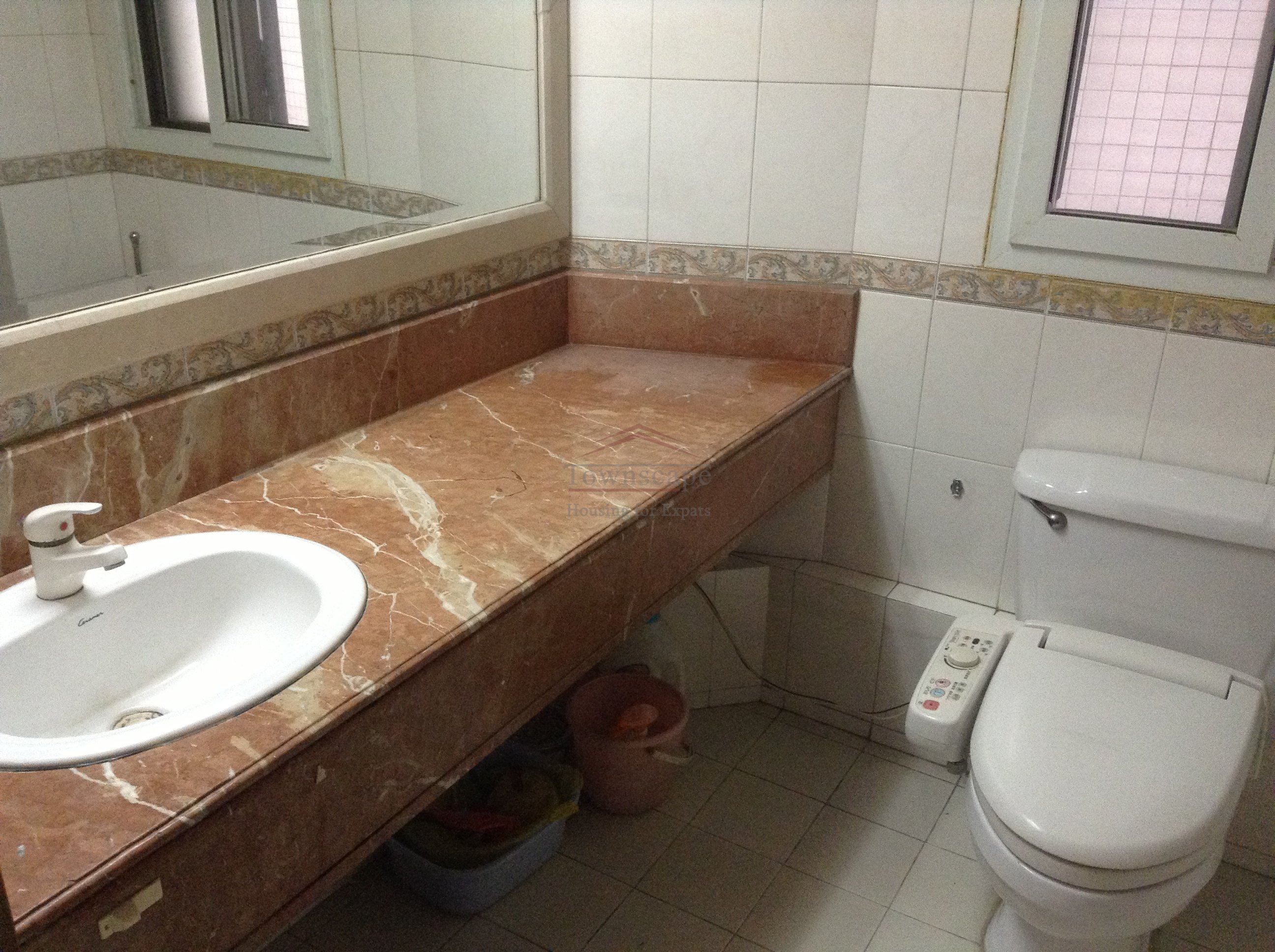 bathroom 2BR apat in Madarine City, Gubei