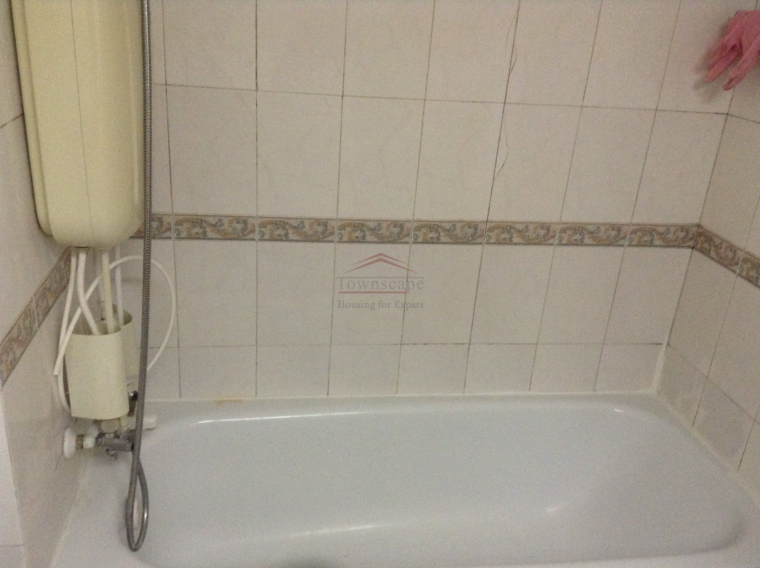 bathtub 2BR apat in Madarine City, Gubei