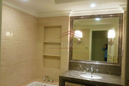 Bathroom Luxurious 3BR apt with floor heating in French Concession