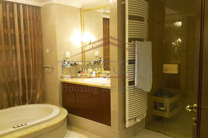 Bathroom Majestic and huge 4BR apt in Rich Gate