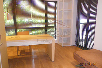 Study Room Bright and modern 3BR apt in Lanting Apartment