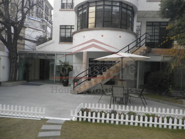  service office in an old house,Nrline2/11 Jiang Su road station