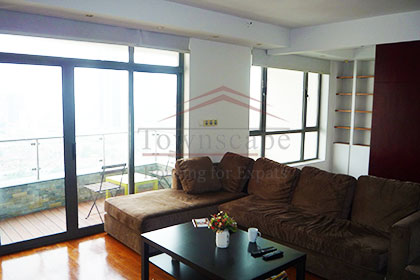 Living Room Huge 3BR apt with floor heating in Top of City