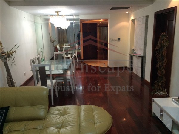  spacious 3BR apartment 1min walking to line2/11 Jiangsu rd