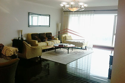  Huge 4BR apt with floor heating and balcony