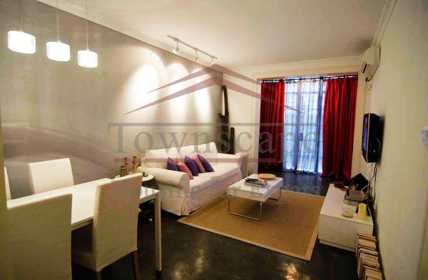 Livingroom Cozy 1BR with garden 100 sqm fuxing road near Bao qing road