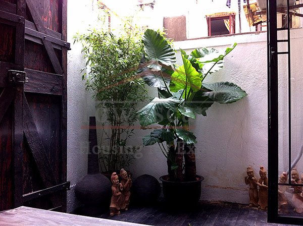 front yard 3 floor with garden 200 sqm Nanjing west road area lane house