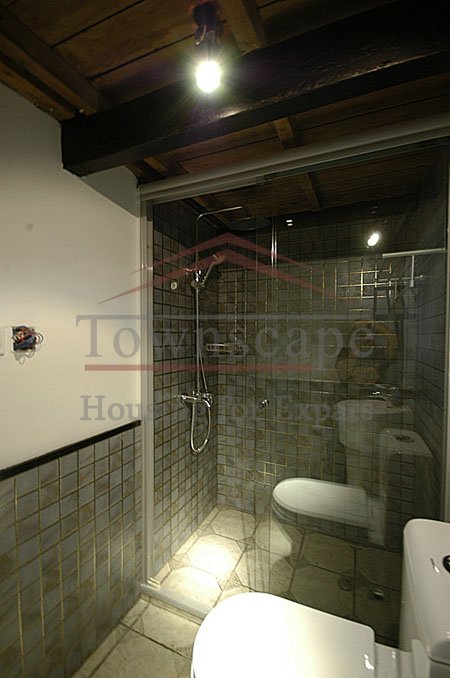 Bathroom 3 floor with garden 200 sqm Nanjing west road area lane house